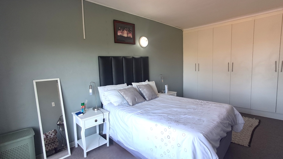 5 Bedroom Property for Sale in Beacon Bay Eastern Cape
